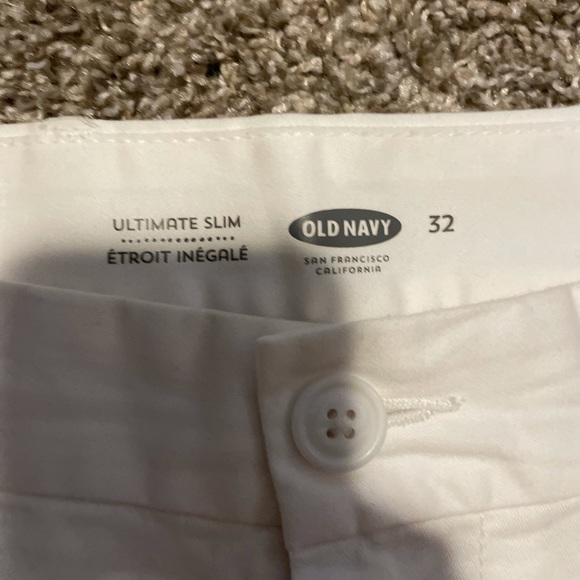 Men’s white shorts - Picture 3 of 3